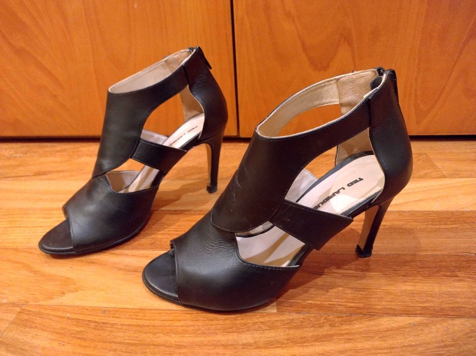 Sapatos Pretos Ted Lapidus