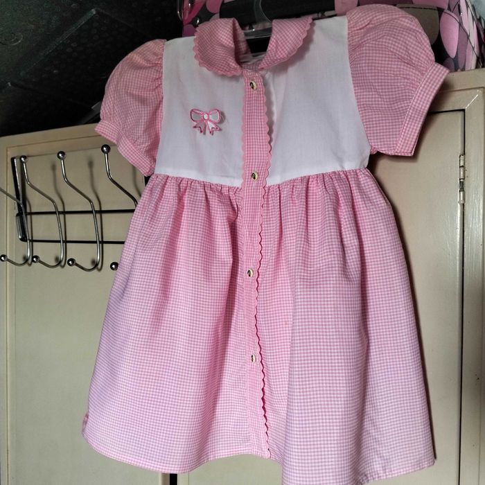 Vários vestidos bebé