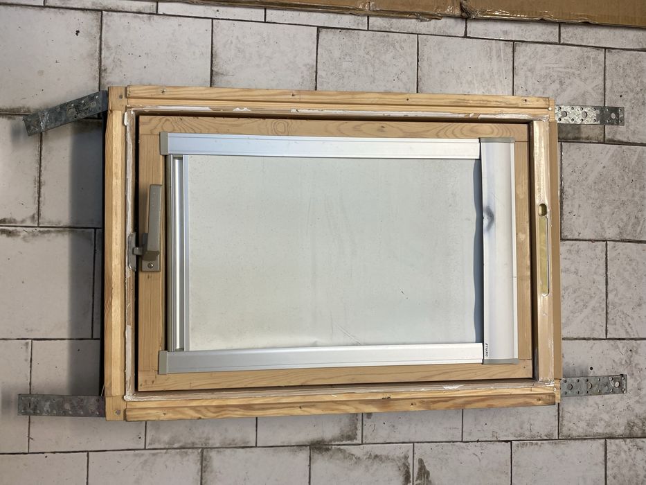 Janela de sotao em bom estado