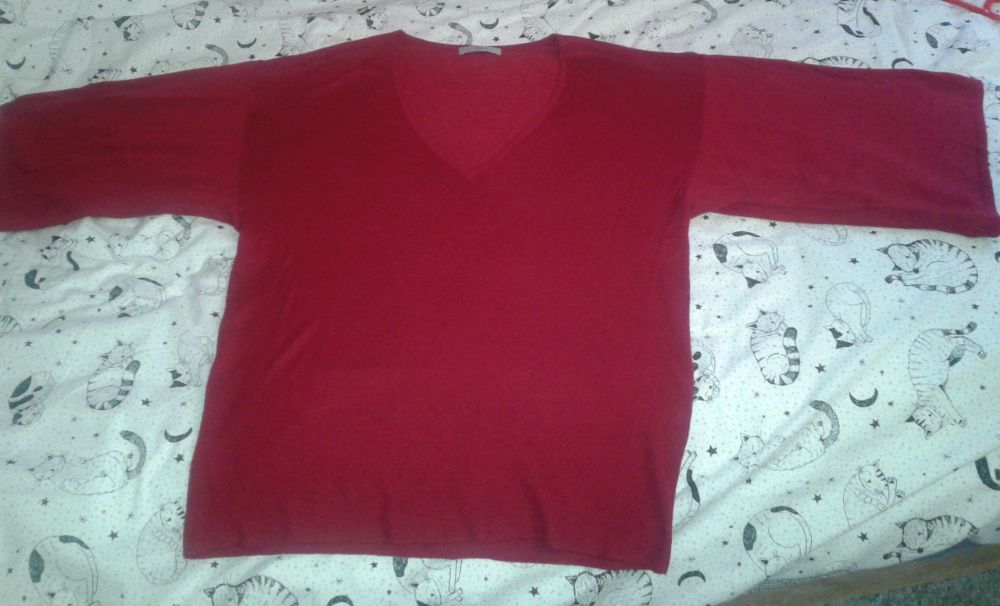 Piękny mięciutki sweterek -nietoperz:-) kolor czerwonego wina, rozm.12