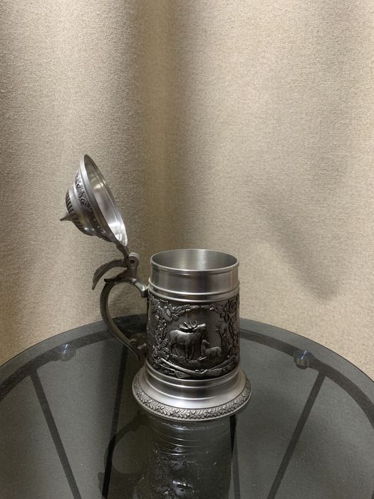 Myśliwski kufel cynowy z pokrywą