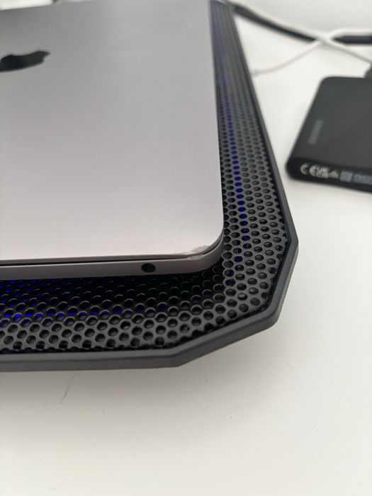Macbook Pro M1 8gb RAM 256gb SSD 2020 touchbar