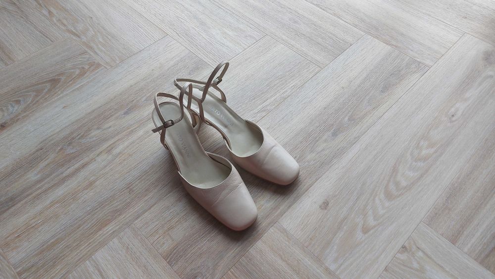 Skórzane czółenka z odkrytą piętą