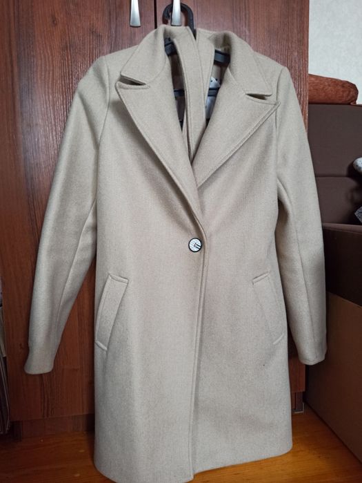 Бежеве пальто, р.44 (С-М)
