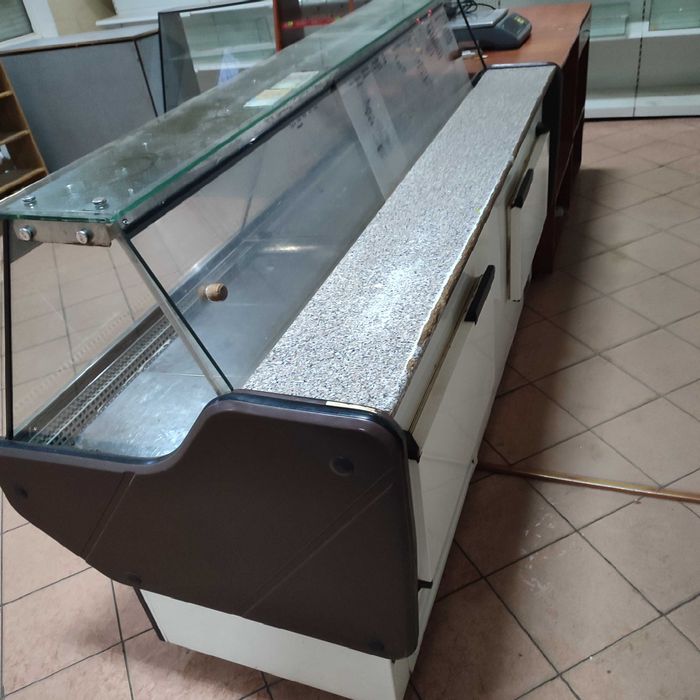 Продам торгове обладнання .