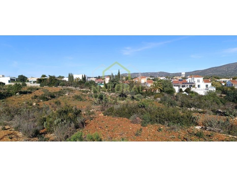 Terrenos Rústicos Próximos à Urbanização Cerro Azul em Quelfes, Olhão