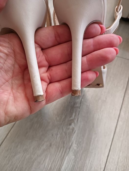 Czółenka na obcasie