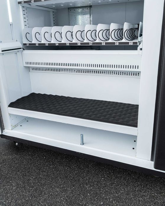 Fabrycznie nowy automat sprzedajacy, vendingowy, vending