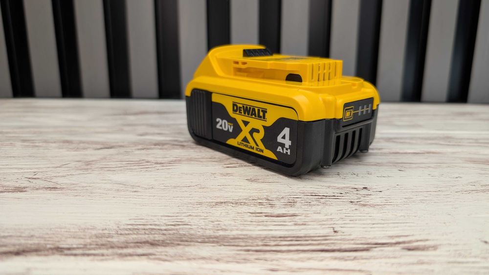 Акумулятор батарея DeWALT DCB204 4Ah: 1 900 грн. - Електроінструмент ...