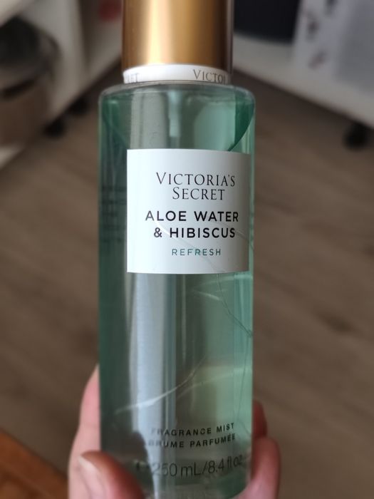 Парфюмированный набор Victoria's Secret Aloe Water & Hibiscus Refresh.