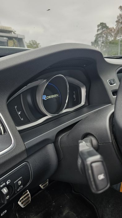 Volvo v60 I D4  R-Design 2017r 190KM Uszkodzone