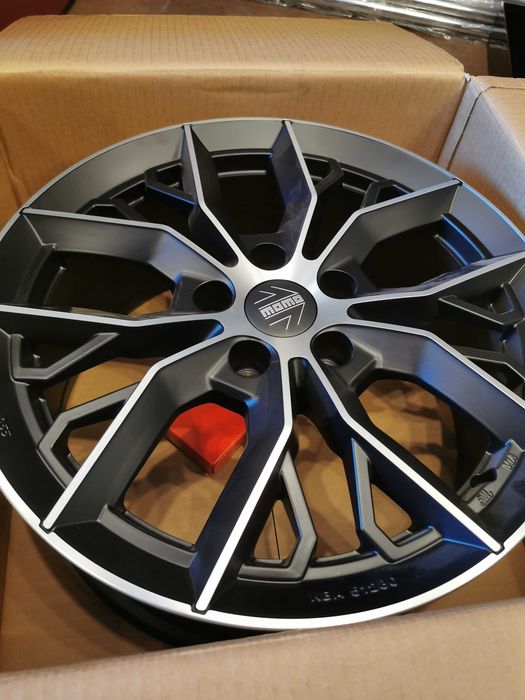 Легкосплавний диск MOMO Massimo R17 7,5J 5x112 ET40 DIA79,6 Matt Black Polished