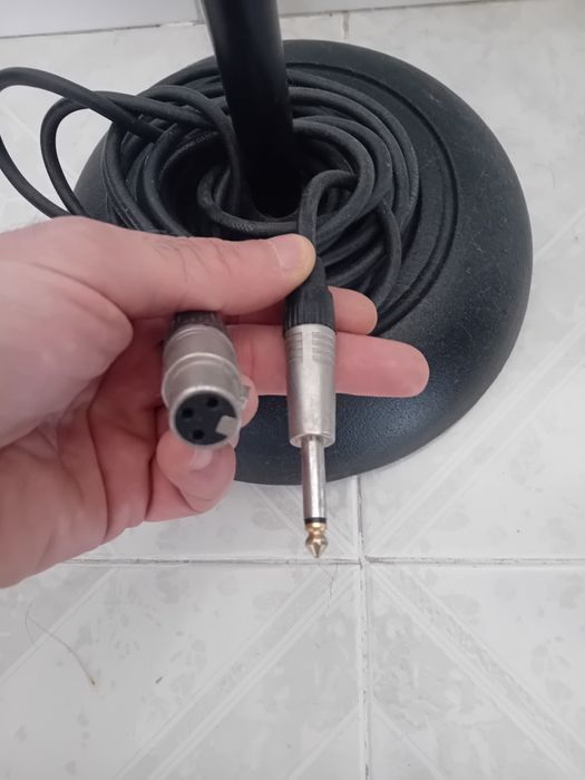 Suporte de chão para microfone