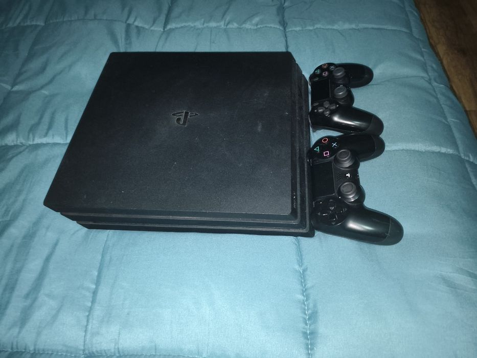 PlayStation 4 Pro 1TB + 2 kontrolery DualShock 4 – sprawna, komplet