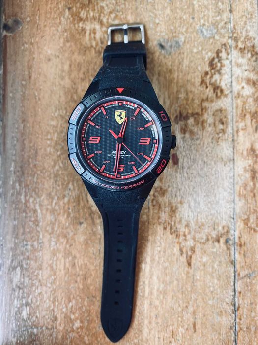 Excelente relógio masculino Scuderia Ferrari Apex Silicon