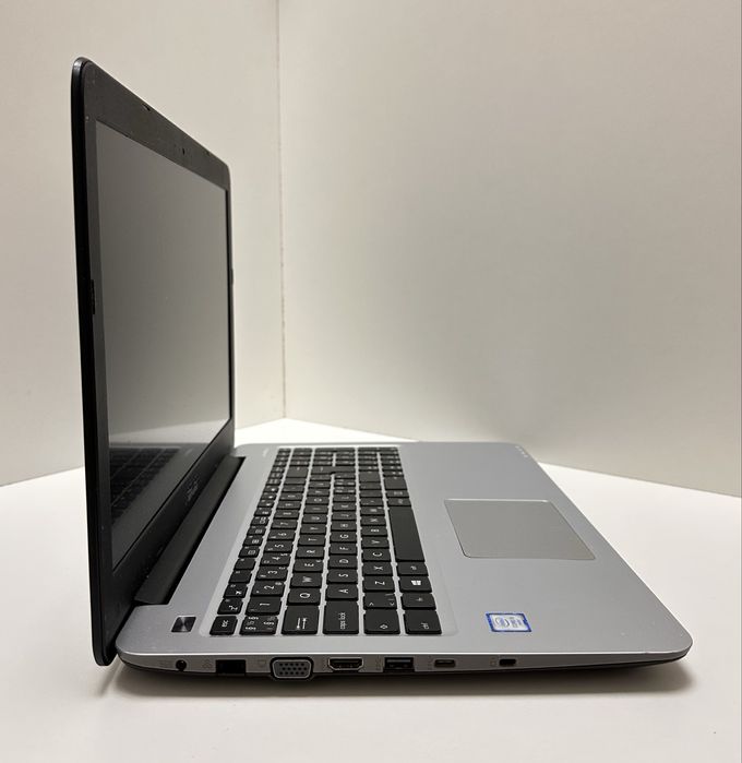 Asus VivoBook 15.6" FullHD 8/128GB SSD i5-6200