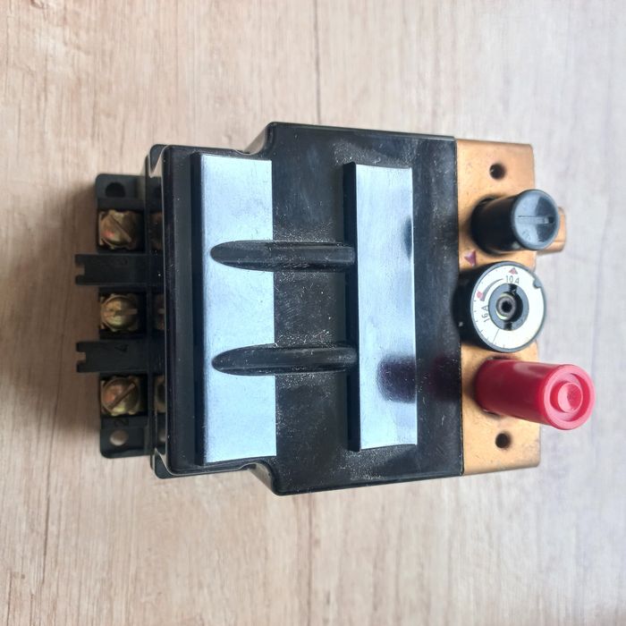 Bakelitowy wyłącznik termiczny 3-fazowy