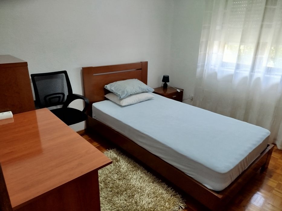 Quarto Para Arrendamento