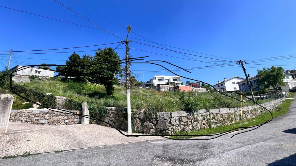 TERRENO Para Construçao ( LAMOSO - PAÇOS DE FERREIRA ) Murado em Pedra