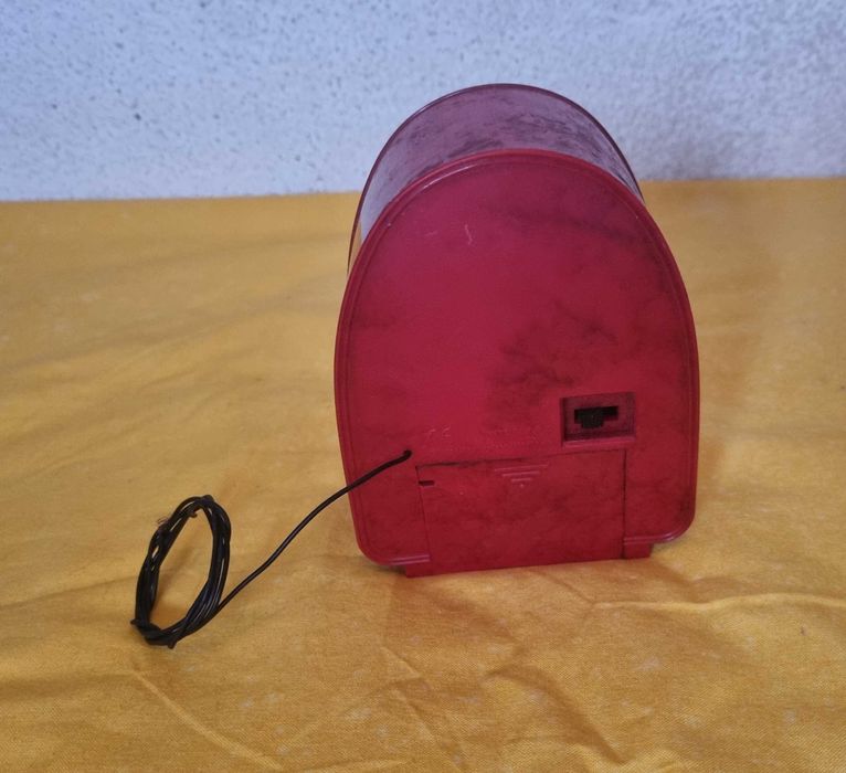 Rádio de Pilhas estilo Antigo a trabalhar