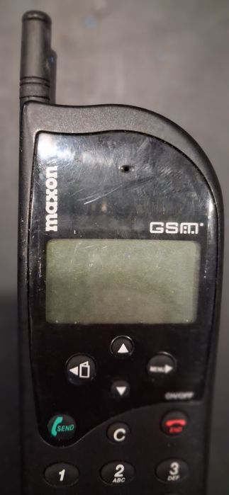 2 Telemóveis MAXON GSM sem carregador