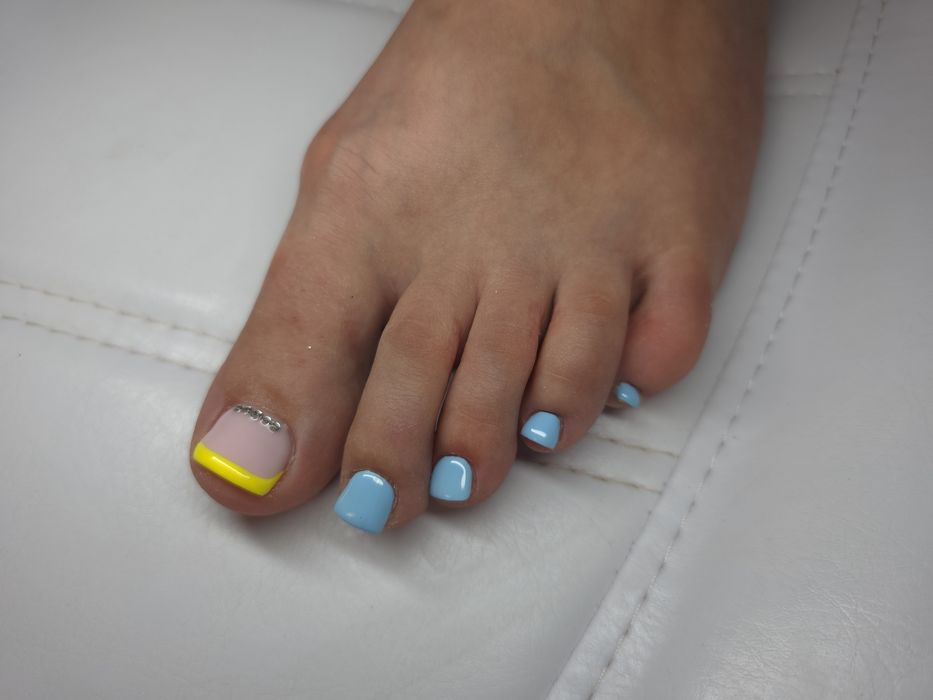 Paznokcie manicure hybryda przedłużanie
