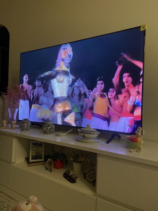 Tv Hisense nova na caixa ainda na garantia