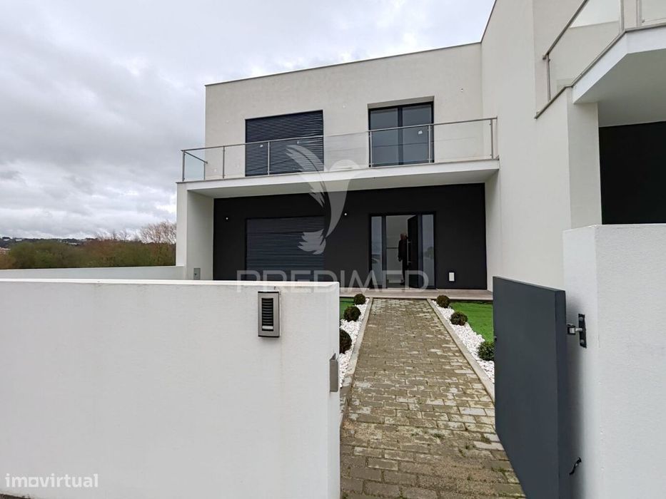Moradia T4 Nova em Ourém