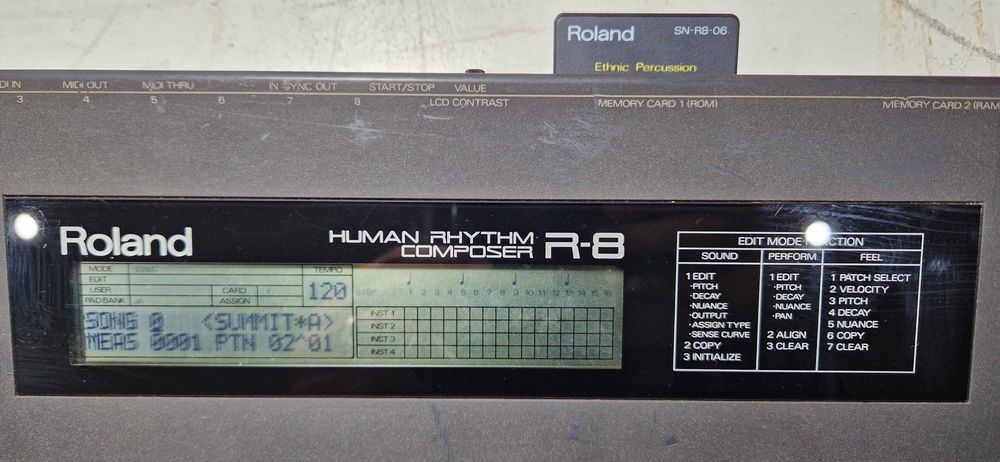 Reservado! Roland R-8 + 4 cartões ROM e fonte de alimentação original