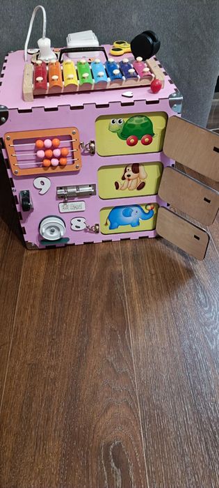 Бізікубик рожевий