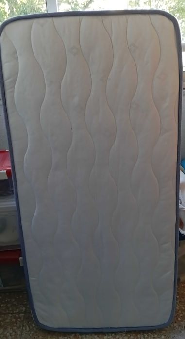 Cama de viagem com colchão e edredão