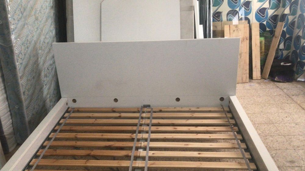 Cama de casal 180 por 2 metros de comprimento