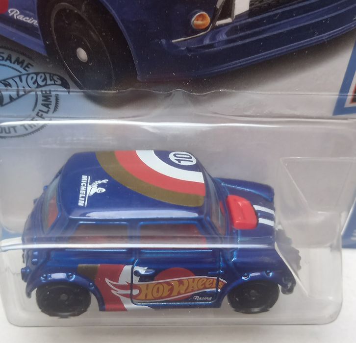 Hot wheels saiu no ano 2018  morris mini