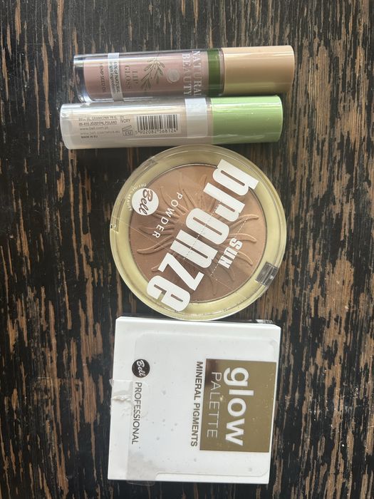 Rozswietlacz bronzer korektor błyszczyk