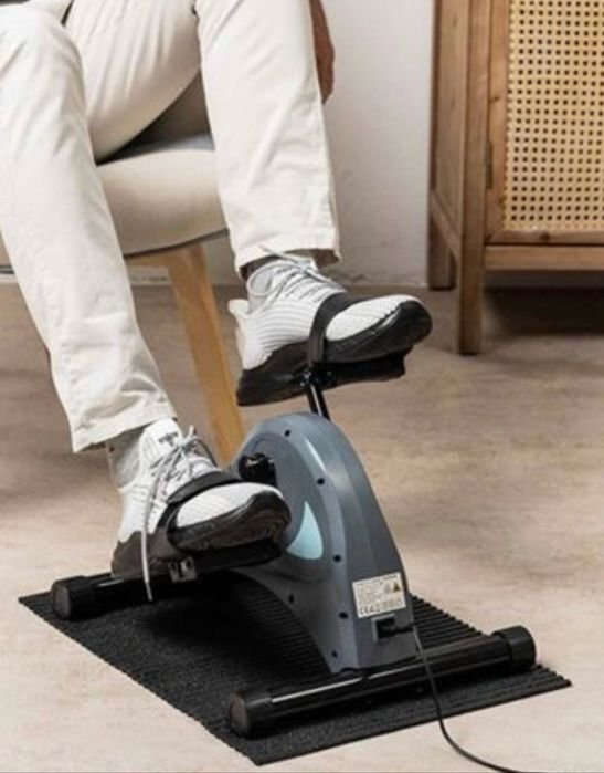 Pedaleira electrica com 12 velocidades e controlo remoto com 5 programas automaticos