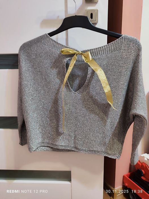 Sweter ze srebrną nitką M