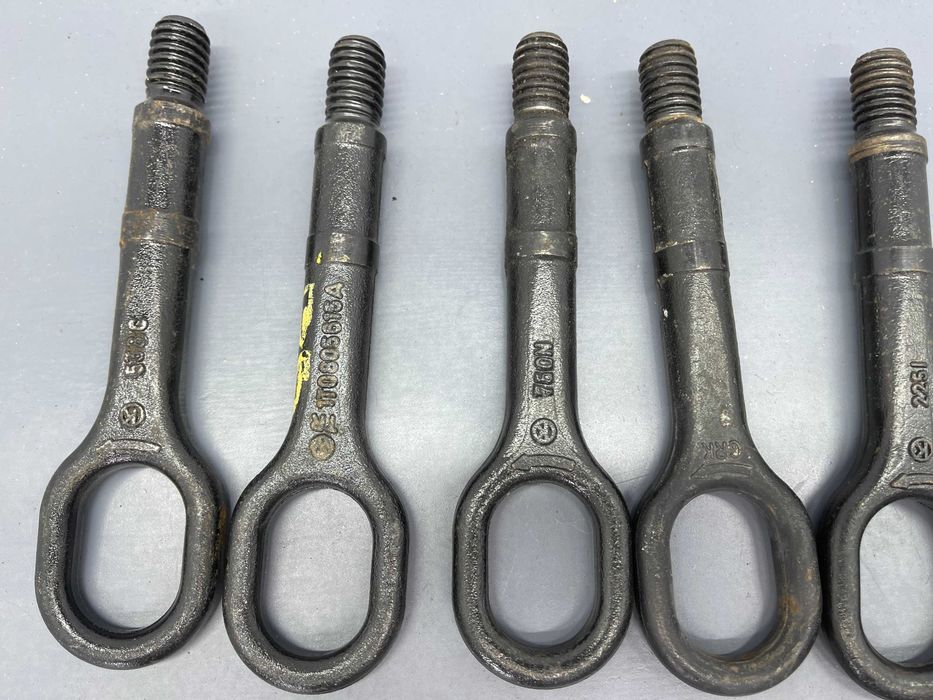 Гак буксировочний Гольф, крюк буксировочний Октавія А5, Тоуран, Пассат