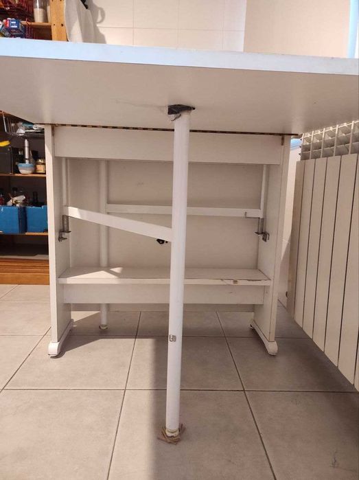 Mesa de cozinha dobrável