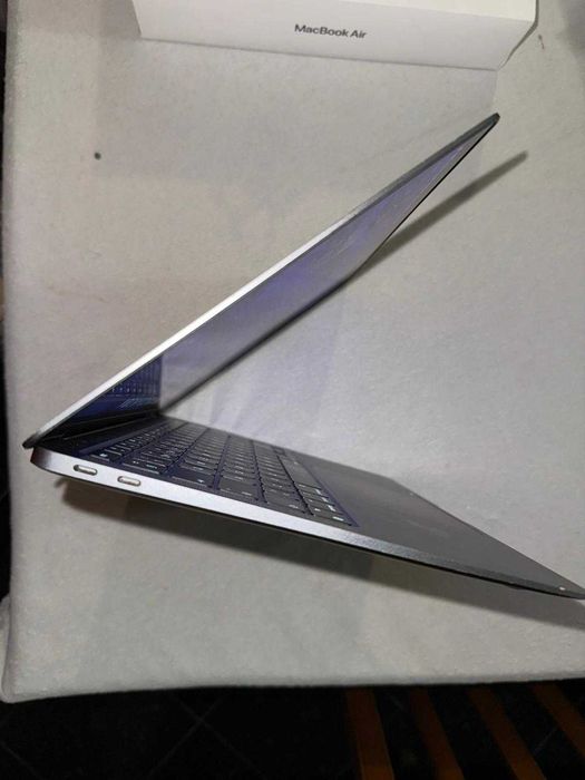 Apple MacBook Air 13&quot; 2020 8Gb de Ram / 256Gb c/ Acessórios
