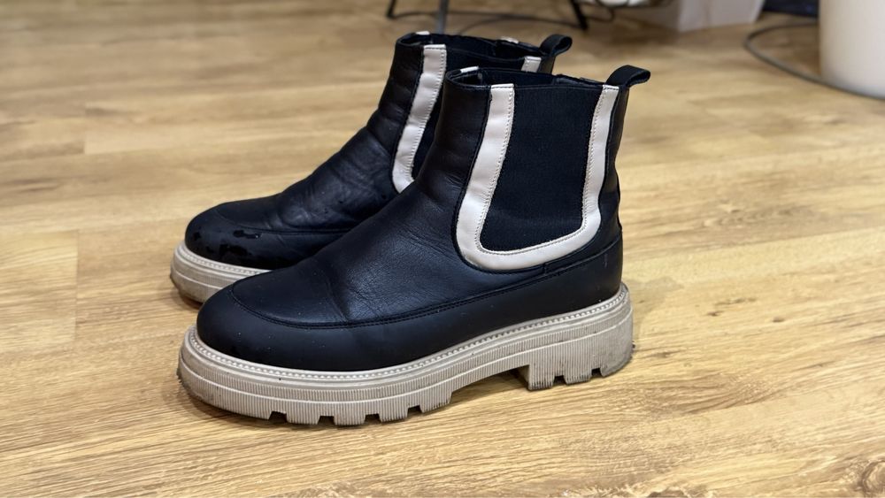 Челсі жіночі в гарному стані в 39-40розмірі