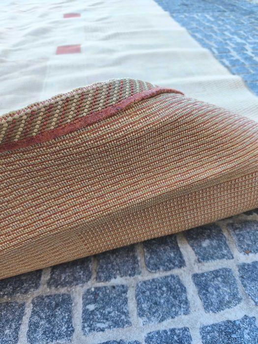 Carpete de sala em bom estado