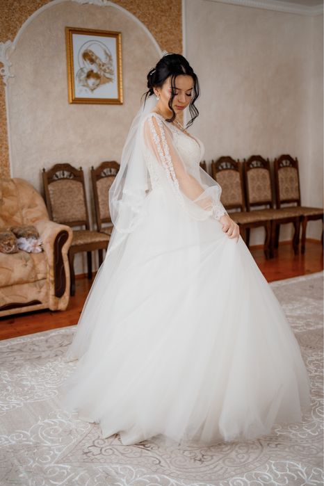 Весільна сукня
