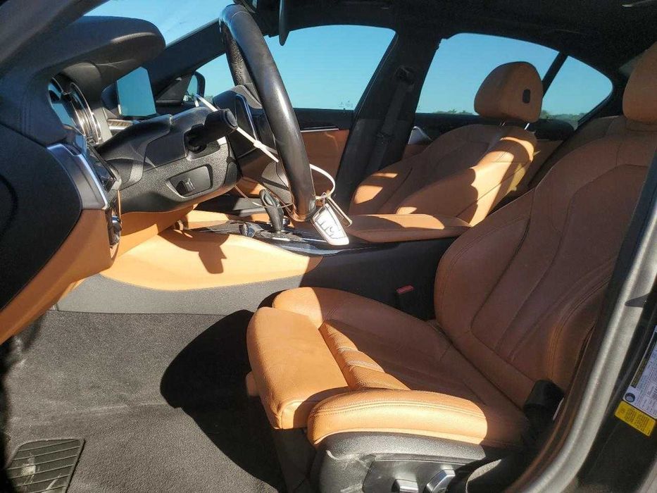 BMW G30 540i в дорозі