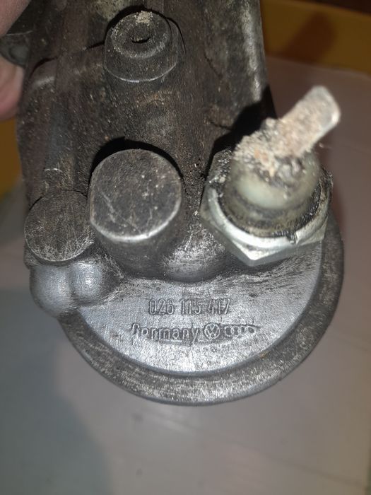 Кронштейн масляного фільтра