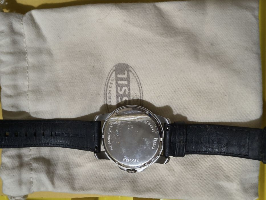 Часы Фоссил,в идеальном состоянии.