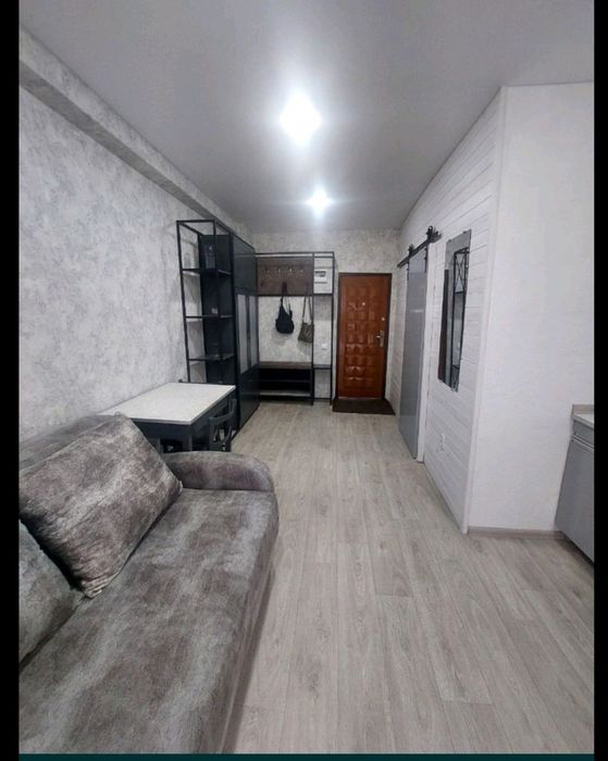 Продається однокімнатна квартира-студія.