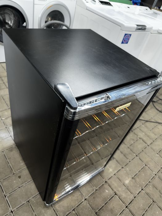 chłodziarkę  z szkłem napoje wino  firmy Continent  model Bc1-15