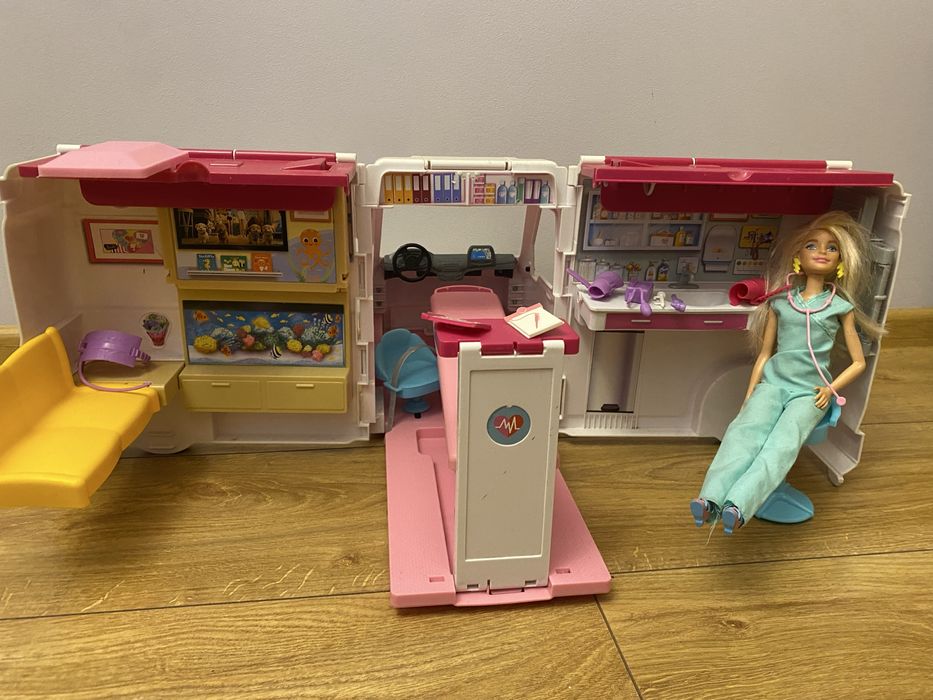 Karetka Barbie z akcesoriami