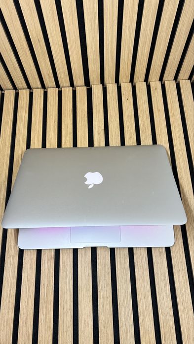 Продам MacBook Air 13” (2017)