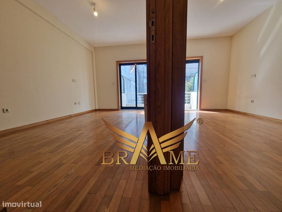 Apartamento T2 Com Lugar De Garagem | Rua Da Constituição - Porto